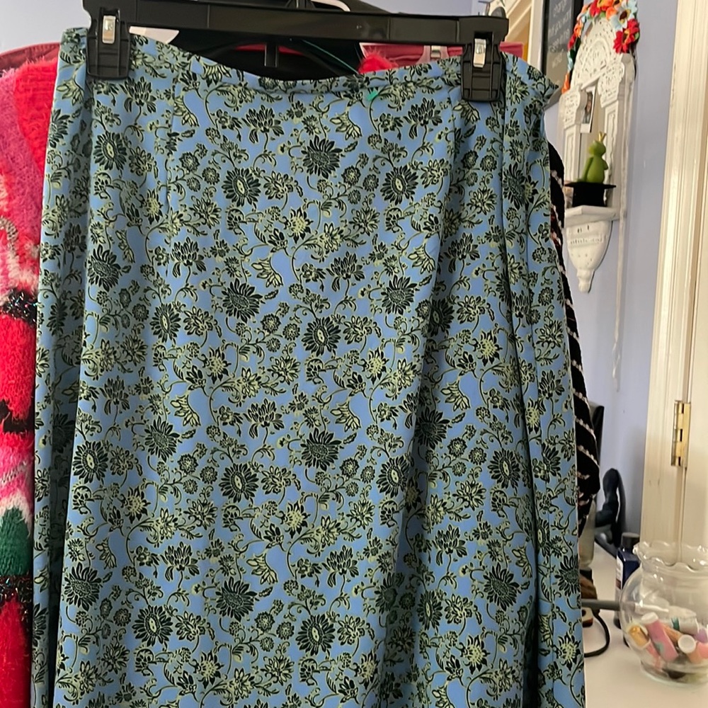Never worn, too small for me
